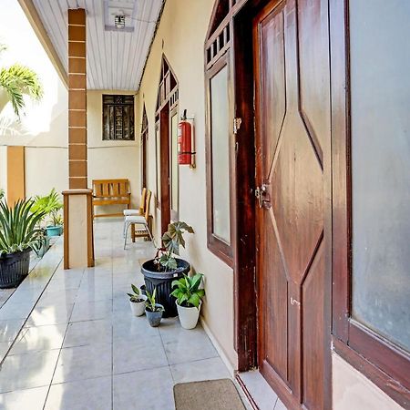 Oyo 91261 Cita Suraya Homestay Баньюванги Экстерьер фото