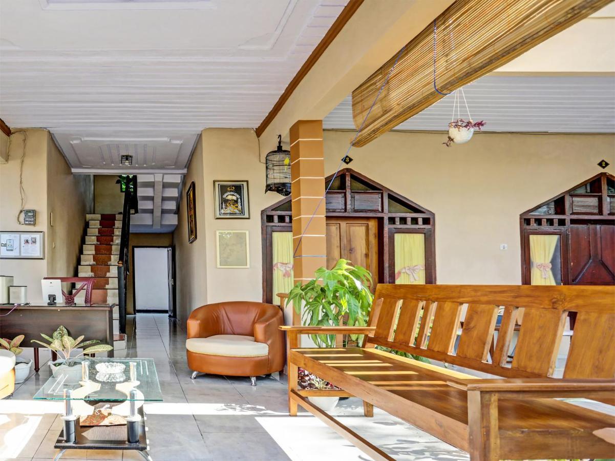 Oyo 91261 Cita Suraya Homestay Баньюванги Экстерьер фото