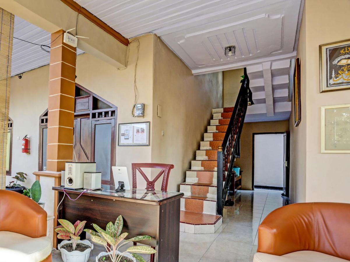 Oyo 91261 Cita Suraya Homestay Баньюванги Экстерьер фото