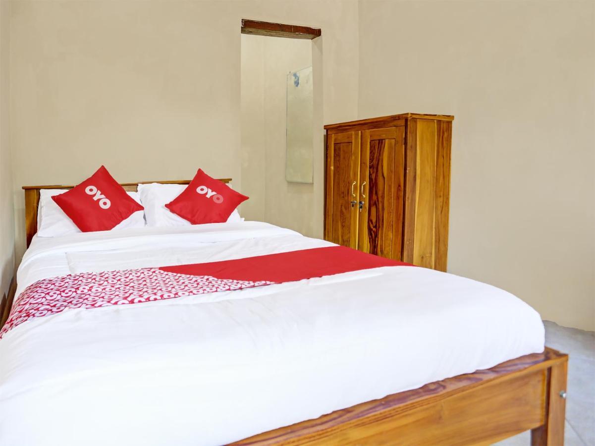 Oyo 91261 Cita Suraya Homestay Баньюванги Экстерьер фото