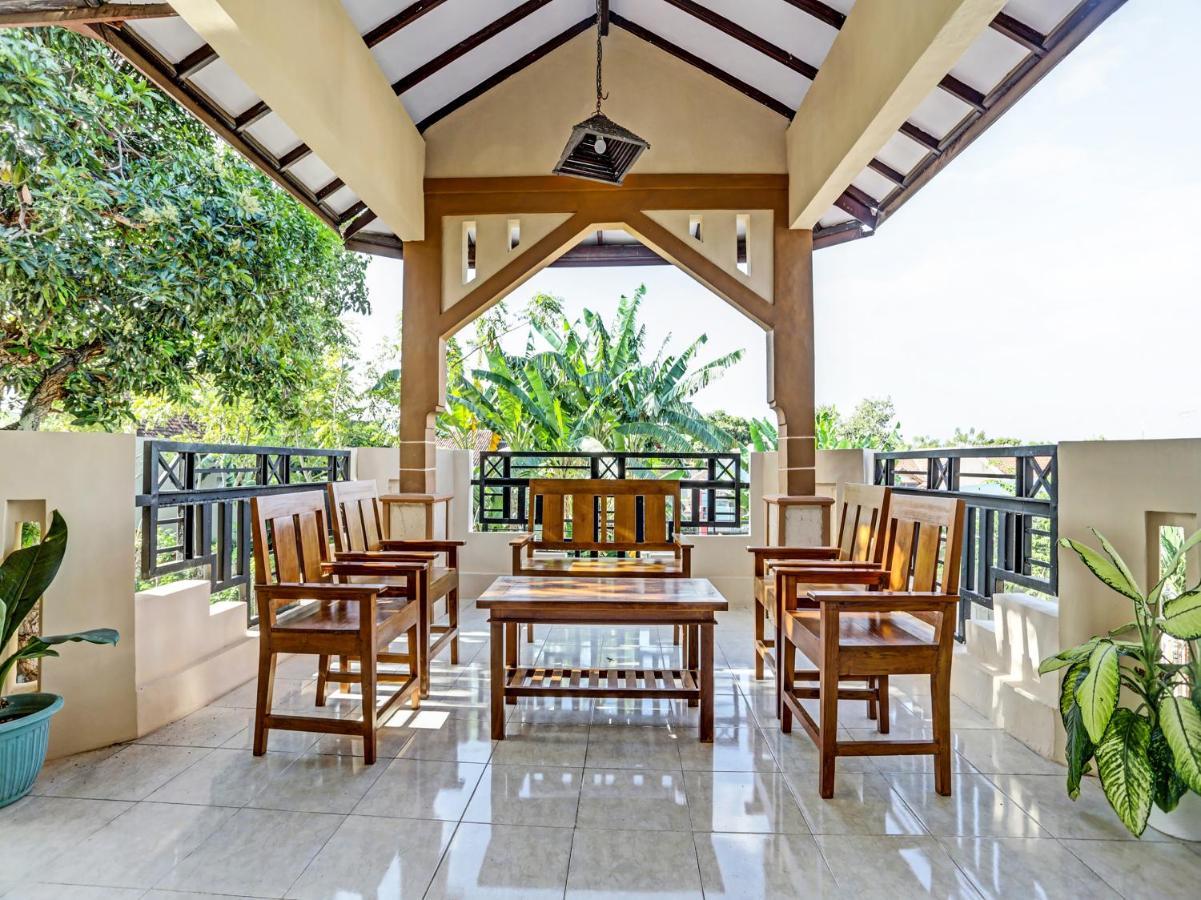 Oyo 91261 Cita Suraya Homestay Баньюванги Экстерьер фото