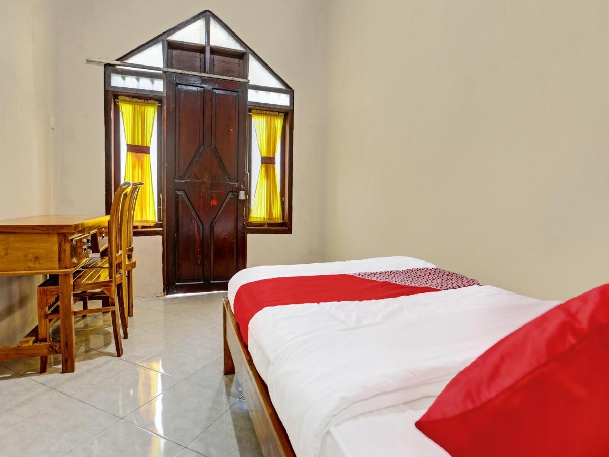 Oyo 91261 Cita Suraya Homestay Баньюванги Экстерьер фото