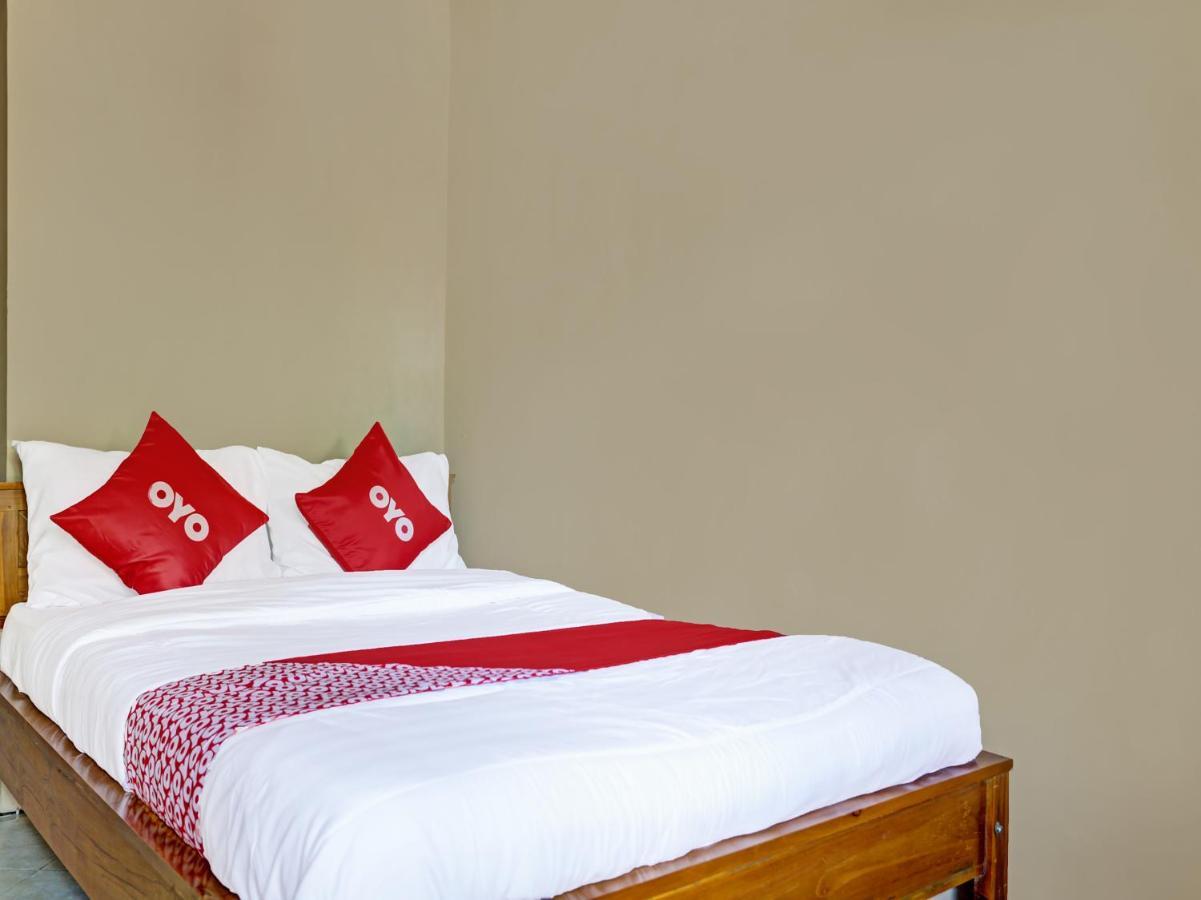 Oyo 91261 Cita Suraya Homestay Баньюванги Экстерьер фото