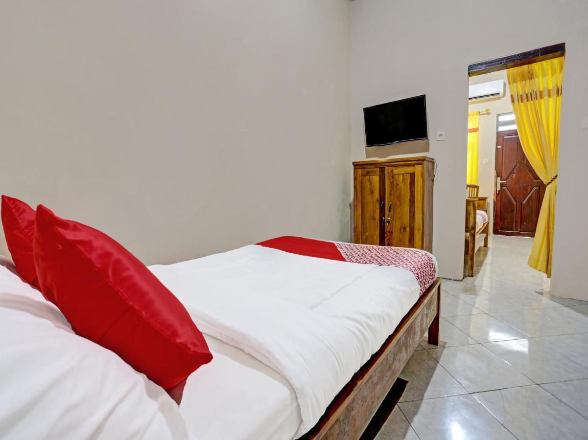 Oyo 91261 Cita Suraya Homestay Баньюванги Экстерьер фото