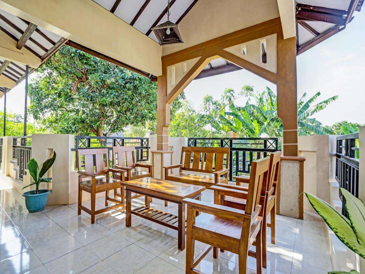 Oyo 91261 Cita Suraya Homestay Баньюванги Экстерьер фото