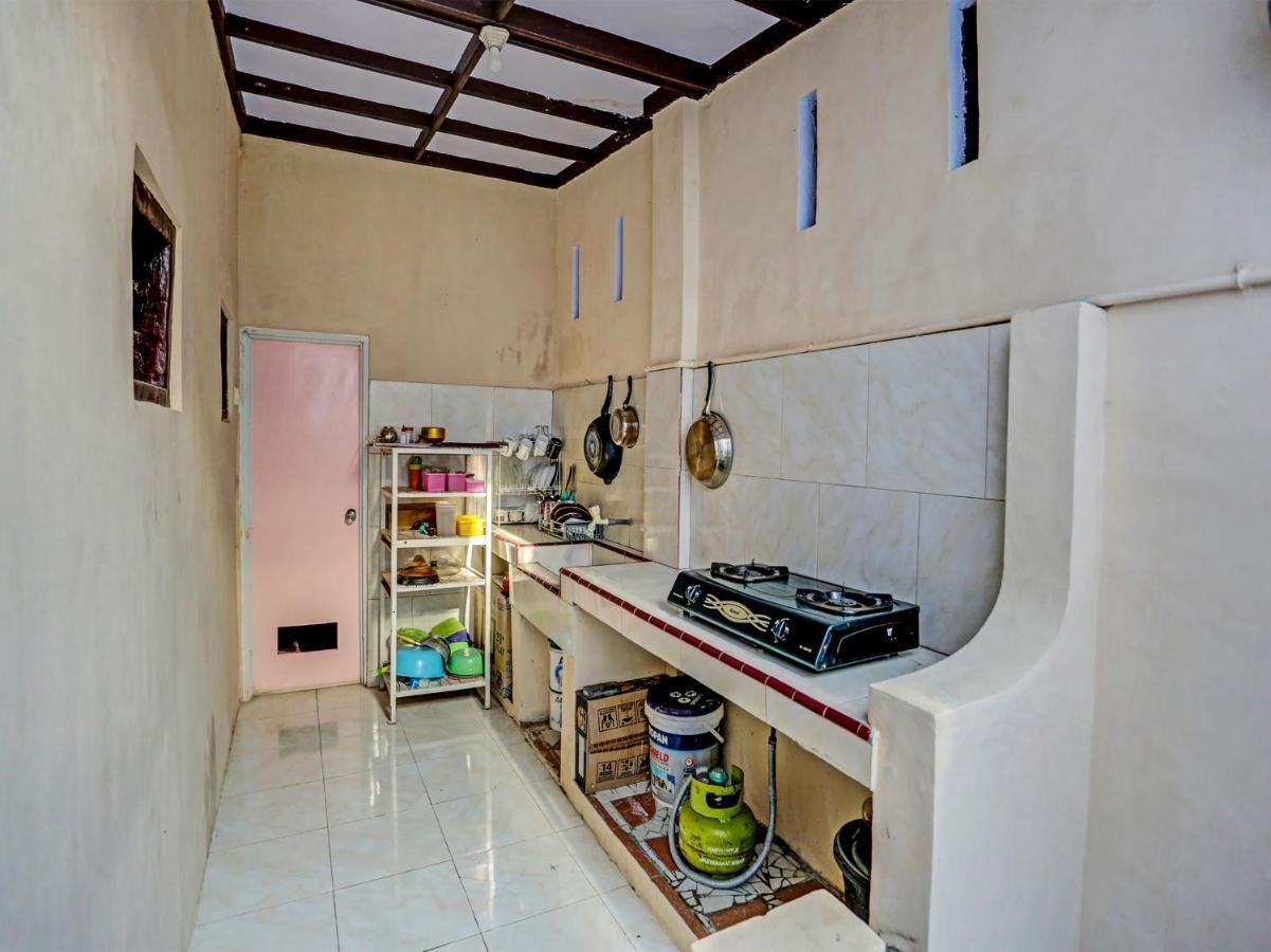 Oyo 91261 Cita Suraya Homestay Баньюванги Экстерьер фото