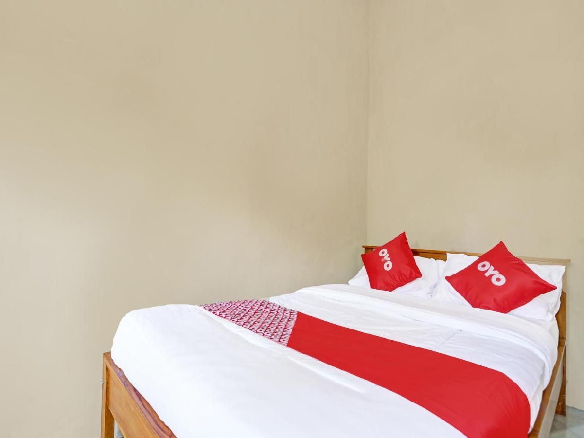 Oyo 91261 Cita Suraya Homestay Баньюванги Экстерьер фото